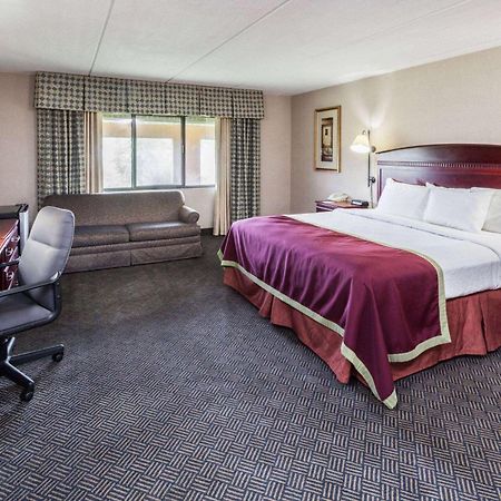 Baymont By Wyndham Michigan City Exterior photo